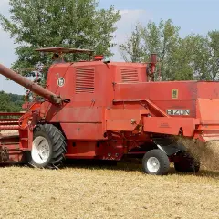 Bizon Z056: Co warto wiedzieć o cenach i wyposażeniu kombajnu?