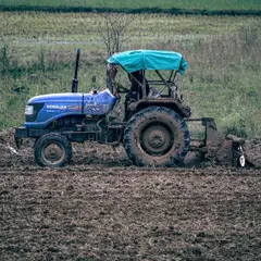 Jaki traktor ciągnik kupić? Poradnik dla rolników