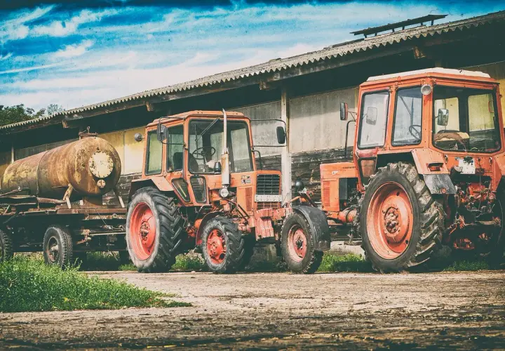 T25 Władimirec: Cechy, parametry i specyfikacje tego ciągnika rolniczego